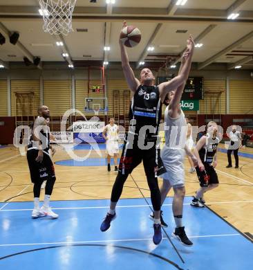 Basketball Zweite Liga 2019/2020. Grunddurchgang 11. Runde. Woerthersee Piraten gegen Mattersburg Rocks. Christof Gspandl (Piraten), Corey Hallett (Mattersburg). Klagenfurt, am 23.11.2019.
Foto: Kuess
www.qspictures.net

---
pressefotos, pressefotografie, kuess, qs, qspictures, sport, bild, bilder, bilddatenbank