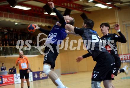 HLA. Handball Bundesliga. SC Kelag Ferlach gegen Sparkasse Schwaz Handball Tirol. Matic Kotar (Ferlach),  Michael Miskovez, Balthasar Huber (Schwaz). Ferlach, am 23.11.2019.
Foto: Kuess
www.qspictures.net

---
pressefotos, pressefotografie, kuess, qs, qspictures, sport, bild, bilder, bilddatenbank