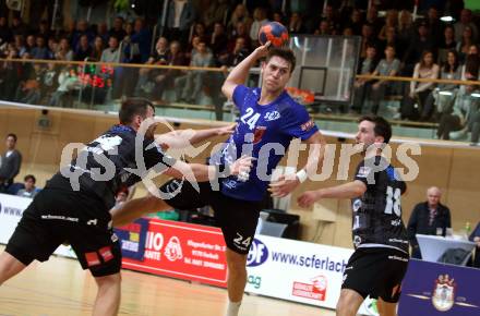 HLA. Handball Bundesliga. SC Kelag Ferlach gegen Sparkasse Schwaz Handball Tirol. Mladan Jovanovic (Ferlach), Dario Lochner, Richard Woess (Schwaz). Ferlach, am 23.11.2019.
Foto: Kuess
www.qspictures.net

---
pressefotos, pressefotografie, kuess, qs, qspictures, sport, bild, bilder, bilddatenbank
