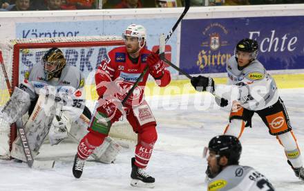 EBEL. Eishockey Bundesliga. KAC gegen	Dornbirn Bulldogs. Matthew Neal,  (KAC), Juha Johannes Jaevenpaeae, Ramon Schnetzer (Dornbirn). Klagenfurt, am 1.12.2019.
Foto: Kuess
www.qspictures.net

---
pressefotos, pressefotografie, kuess, qs, qspictures, sport, bild, bilder, bilddatenbank
