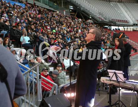 SK Austria Klagenfurt. Mitsing-Konzert. Kaernten singt Weihnachtslieder.  Nik P.. Klagenfurt, am 1.12.2019.. Klagenfurt, am 1.12.2019.
Foto: Kuess
www.qspictures.net
---
pressefotos, pressefotografie, kuess, qs, qspictures, sport, bild, bilder, bilddatenbank