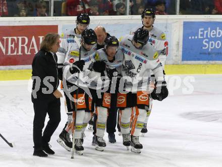 EBEL. Eishockey Bundesliga. KAC gegen	Dornbirn Bulldogs. Dr. Bachler, verletzt Evan Richard Trupp, Olivier Magnan   (Dornbirn). Klagenfurt, am 1.12.2019.
Foto: Kuess
www.qspictures.net

---
pressefotos, pressefotografie, kuess, qs, qspictures, sport, bild, bilder, bilddatenbank