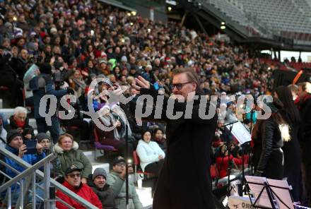 SK Austria Klagenfurt. Mitsing-Konzert. Kaernten singt Weihnachtslieder.  Nik P.. Klagenfurt, am 1.12.2019.. Klagenfurt, am 1.12.2019.
Foto: Kuess
www.qspictures.net
---
pressefotos, pressefotografie, kuess, qs, qspictures, sport, bild, bilder, bilddatenbank