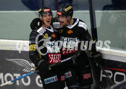 EBEL. Eishockey Bundesliga. EC VSV gegen spusu Vienna Capitals. Torjubel  Mike Zalewski, Ty Loney  (Vienna Capitals). Villach, am 8.12.2019.
Foto: Kuess
www.qspictures.net
---
pressefotos, pressefotografie, kuess, qs, qspictures, sport, bild, bilder, bilddatenbank
