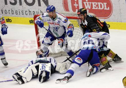 EBEL. Eishockey Bundesliga. EC VSV gegen spusu Vienna Capitals.  Brandon Maxwell, Marko Poeyhoenen, Miika Lahti,  (VSV), Kyle Baun (Vienna Capitals). Villach, am 8.12.2019.
Foto: Kuess
www.qspictures.net
---
pressefotos, pressefotografie, kuess, qs, qspictures, sport, bild, bilder, bilddatenbank