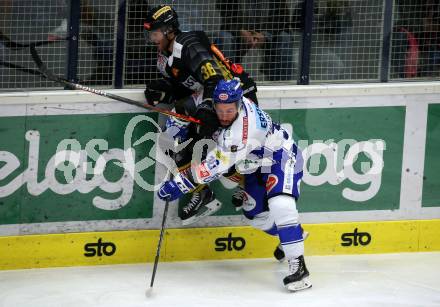 EBEL. Eishockey Bundesliga. EC VSV gegen spusu Vienna Capitals. Jerry Pollastrone,  (VSV), Mark Flood  (Vienna Capitals). Villach, am 8.12.2019.
Foto: Kuess
www.qspictures.net
---
pressefotos, pressefotografie, kuess, qs, qspictures, sport, bild, bilder, bilddatenbank
