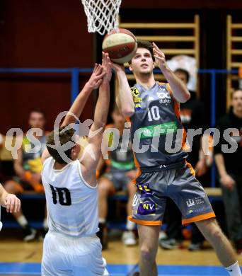 Basketball OEBV Cup. Austria Cup. Woerthersee Piraten gegen Klosterneuburg Dukes. Tevz Ruzic (Piraten), Lennart Nils Burgemeister (Klosterneuburg). Klagenfurt, am 11.12.2019.
Foto: Kuess
www.qspictures.net

---
pressefotos, pressefotografie, kuess, qs, qspictures, sport, bild, bilder, bilddatenbank