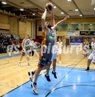 Basketball OEBV Cup. Austria Cup. Woerthersee Piraten gegen Klosterneuburg Dukes. Tevz Ruzic (Piraten), Christoph Jakubowski (Klosterneuburg). Klagenfurt, am 11.12.2019.
Foto: Kuess
www.qspictures.net

---
pressefotos, pressefotografie, kuess, qs, qspictures, sport, bild, bilder, bilddatenbank