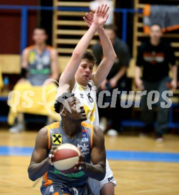 Basketball OEBV Cup. Austria Cup. Woerthersee Piraten gegen Klosterneuburg Dukes. Tevz Ruzic (Piraten), Aminenye-Jesu Lakoju (Klosterneuburg). Klagenfurt, am 11.12.2019.
Foto: Kuess
www.qspictures.net

---
pressefotos, pressefotografie, kuess, qs, qspictures, sport, bild, bilder, bilddatenbank