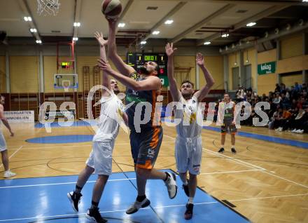 Basketball OEBV Cup. Austria Cup. Woerthersee Piraten gegen Klosterneuburg Dukes. Christof Gspandl, Ziga Erculj, (Piraten),  Christoph Jakubowski (Klosterneuburg). Klagenfurt, am 11.12.2019.
Foto: Kuess
www.qspictures.net

---
pressefotos, pressefotografie, kuess, qs, qspictures, sport, bild, bilder, bilddatenbank