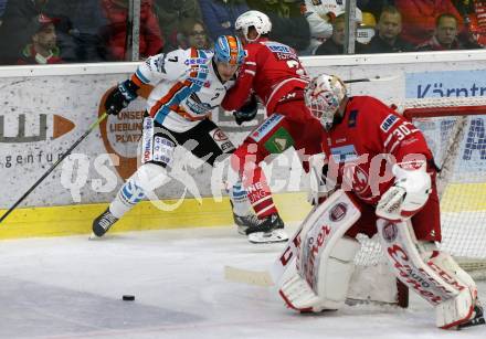 EBEL. Eishockey Bundesliga. KAC gegen	EHC Liwest Black Wings Linz. David Joseph Fischer, Lars Haugen, (KAC), Brian Lebler  (Linz). Klagenfurt, am 15.12.2019.
Foto: Kuess
www.qspictures.net

---
pressefotos, pressefotografie, kuess, qs, qspictures, sport, bild, bilder, bilddatenbank