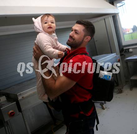 EBEL. Eishockey Bundesliga. KAC.  Andrew Kozek. Klagenfurt, am 11.12.2019.
Foto: Kuess
www.qspictures.net

---
pressefotos, pressefotografie, kuess, qs, qspictures, sport, bild, bilder, bilddatenbank