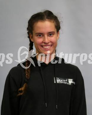 Kaernten Sport. Sportlermeeting. Package Uebergabe. Alisa Fessl  (Skateboarden). Klagenfurt, 17.12.2019.
Foto: Kuess 
www.qspictures.net
---
pressefotos, pressefotografie, kuess, qs, qspictures, sport, bild, bilder, bilddatenbank