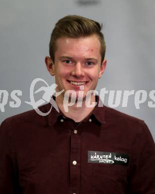 Kaernten Sport. Sportlermeeting. Package Uebergabe.   Lukas Moser (Bogenschiessen). Klagenfurt, 17.12.2019.
Foto: Kuess 
www.qspictures.net
---
pressefotos, pressefotografie, kuess, qs, qspictures, sport, bild, bilder, bilddatenbank
