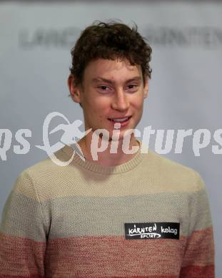 Kaernten Sport. Sportlermeeting. Package Uebergabe. Michael Moritz  (Biathlon). Klagenfurt, 17.12.2019.
Foto: Kuess 
www.qspictures.net
---
pressefotos, pressefotografie, kuess, qs, qspictures, sport, bild, bilder, bilddatenbank