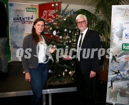 Kaernten Sport. Sportlermeeting. Package Uebergabe.   Vanessa Herzog, Manfred Freitag. Klagenfurt, 17.12.2019.
Foto: Kuess 
www.qspictures.net
---
pressefotos, pressefotografie, kuess, qs, qspictures, sport, bild, bilder, bilddatenbank