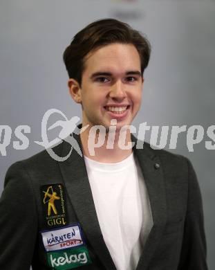 Kaernten Sport. Sportlermeeting. Package Uebergabe.  Stefan Heincz (Bogenschiessen). Klagenfurt, 17.12.2019.
Foto: Kuess 
www.qspictures.net
---
pressefotos, pressefotografie, kuess, qs, qspictures, sport, bild, bilder, bilddatenbank