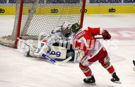 EBEL. Eishockey Bundesliga. EC VSV gegen HCB Suedtirol Alperia.  Brandon Maxwell,  (VSV), Daniel Catenacci (Bozen). Villach, am 20.12.2019.
Foto: Kuess
www.qspictures.net
---
pressefotos, pressefotografie, kuess, qs, qspictures, sport, bild, bilder, bilddatenbank