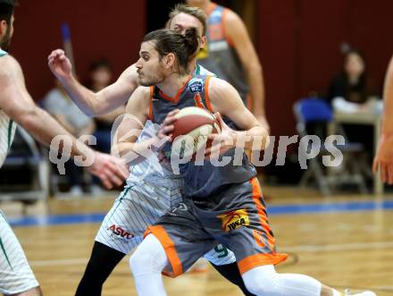 Basketball Zweite Liga 2019/2020. Grunddurchgang 15. Runde. KOS Celovec gegen  Fuerstenfeld Panthers. Tim Huber,  (KOS Celovec), Adnan Hajder (Fuerstenfeld). Klagenfurt, am 21.12.2019.
Foto: Kuess
www.qspictures.net

---
pressefotos, pressefotografie, kuess, qs, qspictures, sport, bild, bilder, bilddatenbank