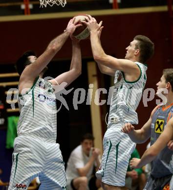 Basketball Zweite Liga 2019/2020. Grunddurchgang 15. Runde. KOS Celovec gegen  Fuerstenfeld Panthers. Marin Sliskovic, Andi Smrtnik (KOS Celovec). Klagenfurt, am 21.12.2019.
Foto: Kuess
www.qspictures.net

---
pressefotos, pressefotografie, kuess, qs, qspictures, sport, bild, bilder, bilddatenbank