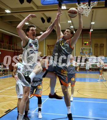 Basketball Zweite Liga 2019/2020. Grunddurchgang 15. Runde. KOS Celovec gegen  Fuerstenfeld Panthers.  Rijad Dzigal, (KOS Celovec), Roland Reinelt  (Fuerstenfeld). Klagenfurt, am 21.12.2019.
Foto: Kuess
www.qspictures.net

---
pressefotos, pressefotografie, kuess, qs, qspictures, sport, bild, bilder, bilddatenbank