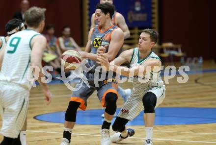 Basketball Zweite Liga 2019/2020. Grunddurchgang 15. Runde. KOS Celovec gegen  Fuerstenfeld Panthers. Lovro Fizuleto, (KOS Celovec),  Fabian Richter  (Fuerstenfeld). Klagenfurt, am 21.12.2019.
Foto: Kuess
www.qspictures.net

---
pressefotos, pressefotografie, kuess, qs, qspictures, sport, bild, bilder, bilddatenbank