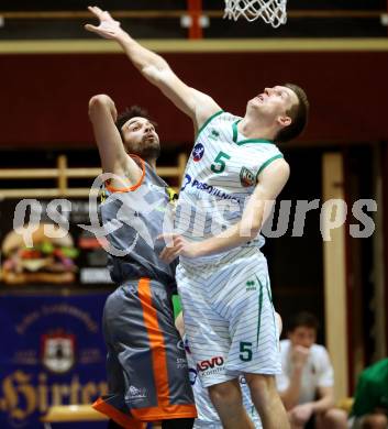 Basketball Zweite Liga 2019/2020. Grunddurchgang 15. Runde. KOS Celovec gegen  Fuerstenfeld Panthers. Andi Smrtnik,  (KOS Celovec), Mario Petric (Fuerstenfeld). Klagenfurt, am 21.12.2019.
Foto: Kuess
www.qspictures.net

---
pressefotos, pressefotografie, kuess, qs, qspictures, sport, bild, bilder, bilddatenbank