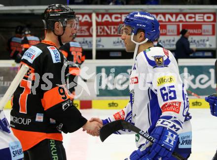 EBEL. Eishockey Bundesliga. VSV gegen Moser Medical Graz99ers.  Mark Anthony Cundari,  (VSV), Oliver Setzinger (Graz). Villach, am 3.1.2020.
Foto: Kuess
www.qspictures.net
---
pressefotos, pressefotografie, kuess, qs, qspictures, sport, bild, bilder, bilddatenbank