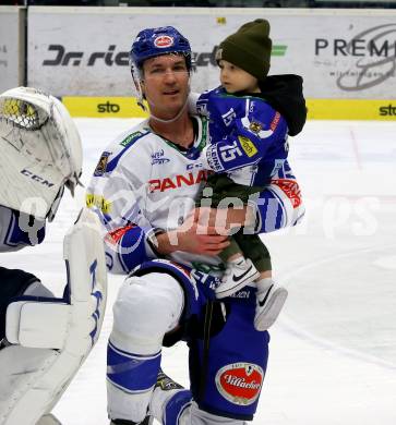 EBEL. Eishockey Bundesliga. VSV gegen Moser Medical Graz99ers. Brodie Reid mit Sohn  (VSV). Villach, am 3.1.2020.
Foto: Kuess
www.qspictures.net
---
pressefotos, pressefotografie, kuess, qs, qspictures, sport, bild, bilder, bilddatenbank