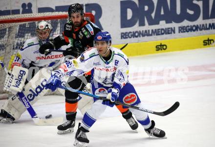 EBEL. Eishockey Bundesliga. VSV gegen Moser Medical Graz99ers.  Mark Anthony Cundari, Brandon Maxwell,  (VSV), Travis Oleksuk (Graz). Villach, am 3.1.2020.
Foto: Kuess
www.qspictures.net
---
pressefotos, pressefotografie, kuess, qs, qspictures, sport, bild, bilder, bilddatenbank