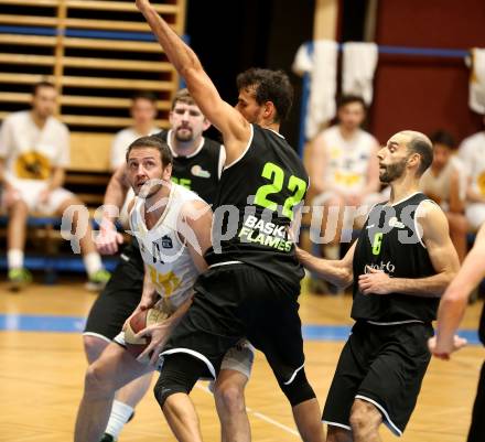Basketball Zweite Liga 2019/2020. Grunddurchgang 16. Runde. Woerthersee Piraten gegen Basket Flames. Maximilian Kunovjanek (Piraten), Fabricio Vay, Dominik Alturban (Basket Flames). Klagenfurt, am 5.1.2020.
Foto: Kuess
www.qspictures.net

---
pressefotos, pressefotografie, kuess, qs, qspictures, sport, bild, bilder, bilddatenbank