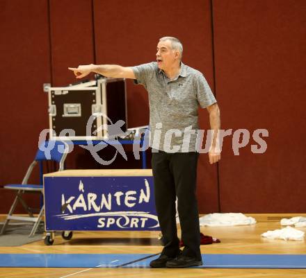 Basketball Zweite Liga 2019/2020. Grunddurchgang 16. Runde. Woerthersee Piraten gegen Basket Flames.  Trainer Franz Zderadicka (Basket Flames). Klagenfurt, am 5.1.2020.
Foto: Kuess
www.qspictures.net

---
pressefotos, pressefotografie, kuess, qs, qspictures, sport, bild, bilder, bilddatenbank