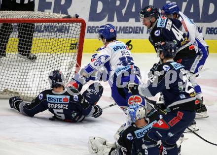 EBEL. Eishockey Bundesliga. VSV gegen Hydro Fehervar AV 19.  Brodie Reid,  (VSV),  Bence Stipsicz (Fehervar). Villach, am 10.1.2020.
Foto: Kuess
www.qspictures.net
---
pressefotos, pressefotografie, kuess, qs, qspictures, sport, bild, bilder, bilddatenbank