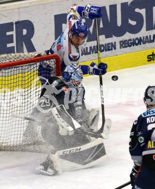 EBEL. Eishockey Bundesliga. VSV gegen Hydro Fehervar AV 19.  Felix Maxa,  (VSV), Michael Ouzas  (Fehervar). Villach, am 10.1.2020.
Foto: Kuess
www.qspictures.net
---
pressefotos, pressefotografie, kuess, qs, qspictures, sport, bild, bilder, bilddatenbank