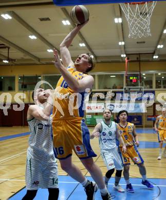Basketball Zweite Liga 2019/2020. Grunddurchgang 17. Runde. KOS Celovec gegen  BBU Salzburg. Lovro Fizuleto (KOS Celovec), Christian Joch (Salzburg). Klagenfurt, am 11.1.2020.
Foto: Kuess
www.qspictures.net

---
pressefotos, pressefotografie, kuess, qs, qspictures, sport, bild, bilder, bilddatenbank