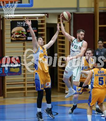 Basketball Zweite Liga 2019/2020. Grunddurchgang 17. Runde. KOS Celovec gegen  BBU Salzburg. Martin Bajc (KOS Celovec), Guillermo Sanchez Daza (Salzburg). Klagenfurt, am 11.1.2020.
Foto: Kuess
www.qspictures.net

---
pressefotos, pressefotografie, kuess, qs, qspictures, sport, bild, bilder, bilddatenbank