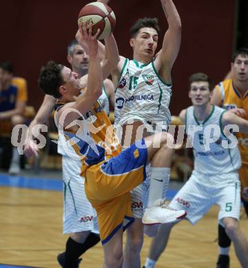Basketball Zweite Liga 2019/2020. Grunddurchgang 17. Runde. KOS Celovec gegen  BBU Salzburg. Rijad Dzigal (KOS Celovec), Thomas Buchegger (Salzburg). Klagenfurt, am 11.1.2020.
Foto: Kuess
www.qspictures.net

---
pressefotos, pressefotografie, kuess, qs, qspictures, sport, bild, bilder, bilddatenbank