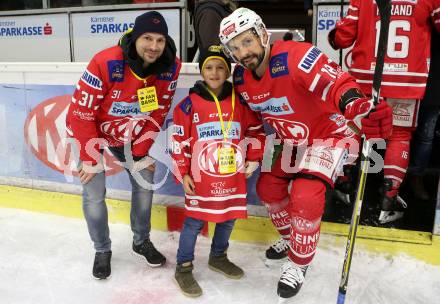EBEL. Eishockey Bundesliga. KAC gegen	HC Orli Znojmo. Antenne Fanbank. Thomas Koch (KAC). Klagenfurt, am 12.1.2020.
Foto: Kuess
www.qspictures.net

---
pressefotos, pressefotografie, kuess, qs, qspictures, sport, bild, bilder, bilddatenbank