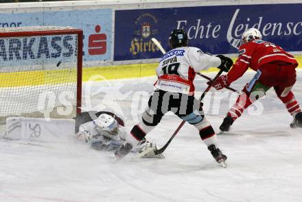 EBEL. Eishockey Bundesliga. KAC gegen	HC Orli Znojmo. Manuel Ganahl,  (KAC),  Dominik Groh, Ales Sova (Znojmo). Klagenfurt, am 12.1.2020.
Foto: Kuess
www.qspictures.net

---
pressefotos, pressefotografie, kuess, qs, qspictures, sport, bild, bilder, bilddatenbank