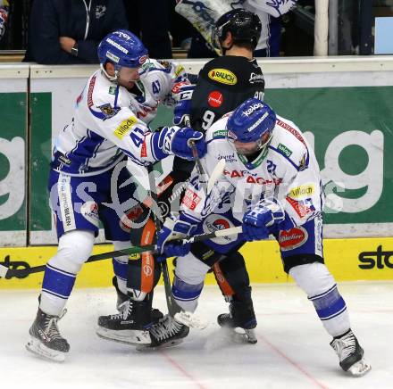 EBEL. Eishockey Bundesliga. VSV gegen Dornbirn Bulldogs.  Alexander Lahoda, Markus Schlacher,  (VSV), Emilio Romig (Dornbirn). Villach, am 14.1.2020.
Foto: Kuess
www.qspictures.net
---
pressefotos, pressefotografie, kuess, qs, qspictures, sport, bild, bilder, bilddatenbank