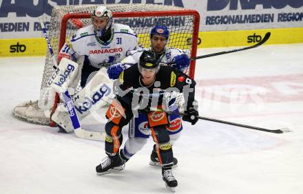 EBEL. Eishockey Bundesliga. VSV gegen Dornbirn Bulldogs.  Mark Anthony Cundari, Brandon Maxwell,  (VSV), Emilio Romig (Dornbirn). Villach, am 14.1.2020.
Foto: Kuess
www.qspictures.net
---
pressefotos, pressefotografie, kuess, qs, qspictures, sport, bild, bilder, bilddatenbank