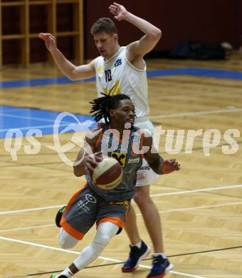 Basketball Zweite Liga 2019/2020. Grunddurchgang 18. Runde. Woerthersee Piraten gegen Fuerstenfeld Panthers. Tevz Ruzic, (Piraten), Taurus Ramon Cockfield Jr  (Fuerstenfeld). Klagenfurt, am 18.1.2020.
Foto: Kuess
www.qspictures.net

---
pressefotos, pressefotografie, kuess, qs, qspictures, sport, bild, bilder, bilddatenbank