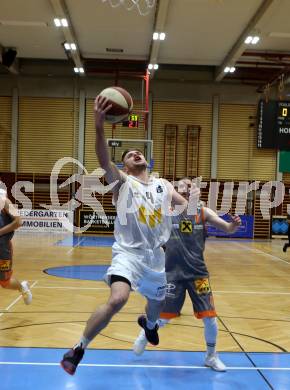 Basketball Zweite Liga 2019/2020. Grunddurchgang 18. Runde. Woerthersee Piraten gegen Fuerstenfeld Panthers.  Ziga Erculj (Piraten), Adnan Hajder (Fuerstenfeld). Klagenfurt, am 18.1.2020.
Foto: Kuess
www.qspictures.net

---
pressefotos, pressefotografie, kuess, qs, qspictures, sport, bild, bilder, bilddatenbank