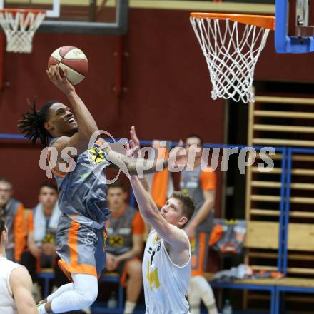 Basketball Zweite Liga 2019/2020. Grunddurchgang 18. Runde. Woerthersee Piraten gegen Fuerstenfeld Panthers. Tevz Ruzic, (Piraten), Taurus Ramon Cockfield Jr  (Fuerstenfeld). Klagenfurt, am 18.1.2020.
Foto: Kuess
www.qspictures.net

---
pressefotos, pressefotografie, kuess, qs, qspictures, sport, bild, bilder, bilddatenbank