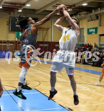 Basketball Zweite Liga 2019/2020. Grunddurchgang 18. Runde. Woerthersee Piraten gegen Fuerstenfeld Panthers. Ziga Erculj,  (Piraten),  Taurus Ramon Cockfield Jr  (Fuerstenfeld). Klagenfurt, am 18.1.2020.
Foto: Kuess
www.qspictures.net

---
pressefotos, pressefotografie, kuess, qs, qspictures, sport, bild, bilder, bilddatenbank