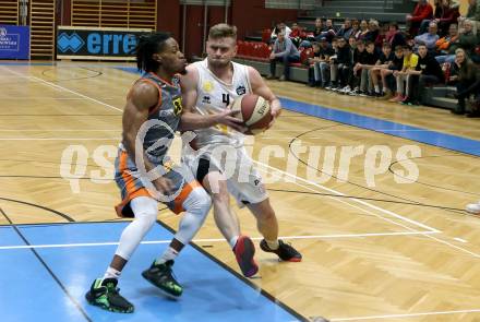 Basketball Zweite Liga 2019/2020. Grunddurchgang 18. Runde. Woerthersee Piraten gegen Fuerstenfeld Panthers. Ziga Erculj,  (Piraten),  Taurus Ramon Cockfield Jr  (Fuerstenfeld). Klagenfurt, am 18.1.2020.
Foto: Kuess
www.qspictures.net

---
pressefotos, pressefotografie, kuess, qs, qspictures, sport, bild, bilder, bilddatenbank