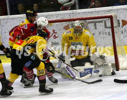 EBEL. Eishockey Bundesliga. KAC gegen	spusu Vienna Capitals. Ganahl Manuel (KAC),  Fischer Mario, Starkbaum Bernhard (Vienna Capitals). Klagenfurt, am 24.1.2020.
Foto: Kuess
www.qspictures.net

---
pressefotos, pressefotografie, kuess, qs, qspictures, sport, bild, bilder, bilddatenbank