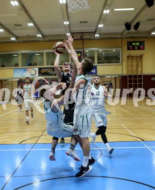 Basketball Zweite Liga 2019/2020. Grunddurchgang 19. Runde. KOS Celovec gegen  Raiders Tirol. Tim Huber, Andi Smrtnik (KOS Celovec), Roman Skvasik (Tirol). Klagenfurt, am 25.1.2020.
Foto: Kuess
www.qspictures.net

---
pressefotos, pressefotografie, kuess, qs, qspictures, sport, bild, bilder, bilddatenbank