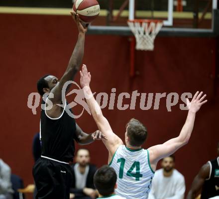 Basketball Zweite Liga 2019/2020. Grunddurchgang 19. Runde. KOS Celovec gegen  Raiders Tirol.  Lovro Fizuleto (KOS Celovec), John Franklyn Gardiner (Tirol). Klagenfurt, am 25.1.2020.
Foto: Kuess
www.qspictures.net

---
pressefotos, pressefotografie, kuess, qs, qspictures, sport, bild, bilder, bilddatenbank