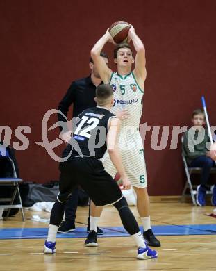 Basketball Zweite Liga 2019/2020. Grunddurchgang 19. Runde. KOS Celovec gegen  Raiders Tirol. Andi Smrtnik (KOS Celovec), Roman Skvasik (Tirol). Klagenfurt, am 25.1.2020.
Foto: Kuess
www.qspictures.net

---
pressefotos, pressefotografie, kuess, qs, qspictures, sport, bild, bilder, bilddatenbank